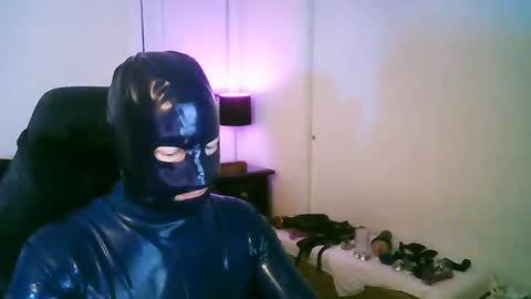 Snapshot of latexminheadroom chatting on October 1, 2:17 am latexminheadroom online show from October 1, 2:17 am