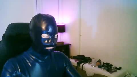 Snapshot of latexminheadroom chatting on October 2, 2:07 am latexminheadroom online show from October 2, 2:07 am
