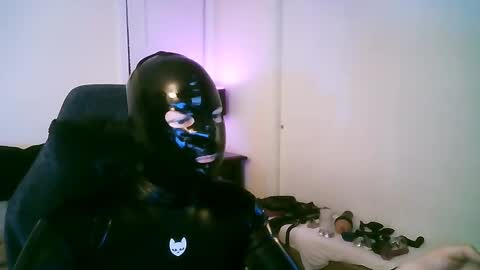 Snapshot of latexminheadroom chatting on October 4, 1:25 am latexminheadroom online show from October 4, 1:25 am