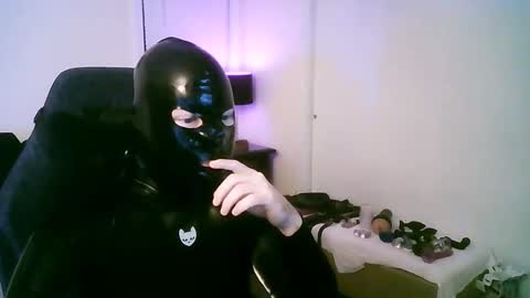 Snapshot of latexminheadroom chatting on October 8, 2:20 am latexminheadroom online show from October 8, 2:20 am