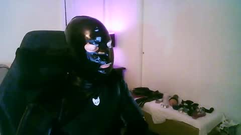 Snapshot of latexminheadroom chatting on October 15, 2:22 am latexminheadroom online show from October 15, 2:22 am