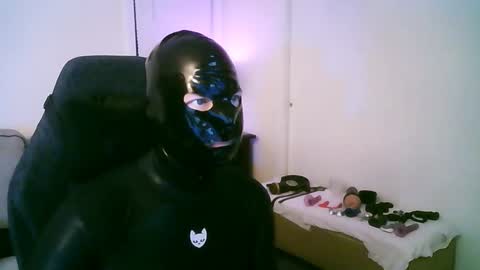 latexminheadroom online show from February 22, 2:02 am
