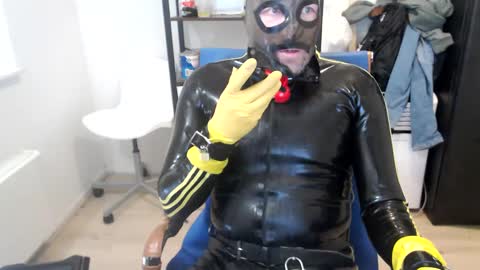 Snapshot of latexslaafboy2 chatting on February 6, 8:18 am latexslaafboy online show from February 6, 8:18 am