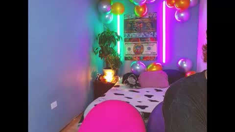 Snapshot of latin_boysxxx_ chatting on October 18, 10:21 pm latin_boysxxx_ online show from October 18, 10:21 pm