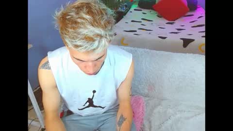 Snapshot of latin_boysxxx_ chatting on November 10, 3:49 am latin_boysxxx_ online show from November 10, 3:49 am