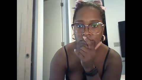 Snapshot of latina033 chatting on March 5, 12:50 am latina033 online show from March 5, 12:50 am