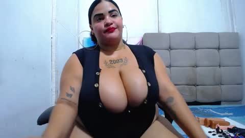 Snapshot of latina_bigboos12 chatting on September 26, 4:27 am latina_bigboos12 online show from September 26, 4:27 am
