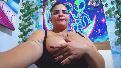 latina_bigboos12 online show from November 9, 5:39 am