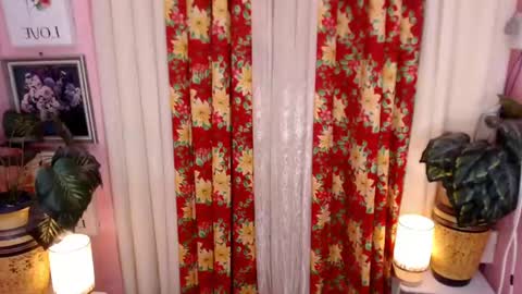 Snapshot of latina_goddes4uxxx chatting on February 18, 5:10 pm ask me online show from February 18, 5:10 pm