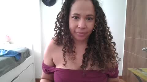 Snapshot of latina_hot84 chatting on June 17, 3:57 pm Mercedes online show from June 17, 3:57 pm