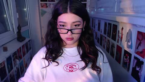 miiiiiiaaaa online show from January 18, 1:29 pm