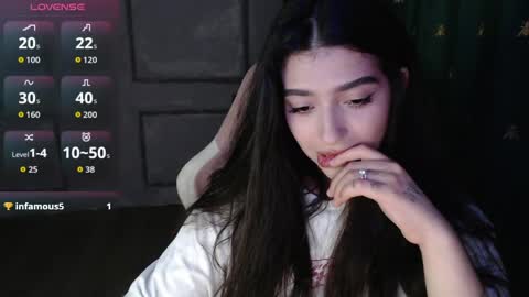 miiiiiiaaaa online show from June 4, 9:10 pm