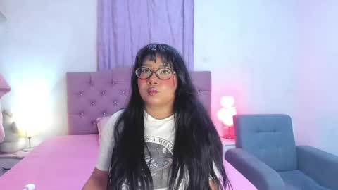 Snapshot of latinabombsheell chatting on June 3, 7:22 am Martina online show from June 3, 7:22 am