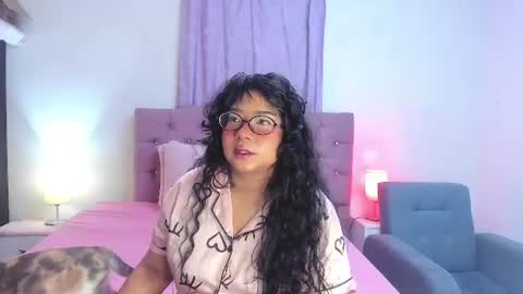 Snapshot of latinabombsheell chatting on June 14, 6:04 am Martina online show from June 14, 6:04 am
