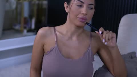 Latina online show from August 5, 8:00 pm