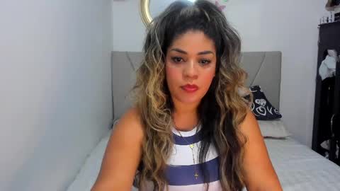 latinamav22 online show from April 21, 8:34 pm