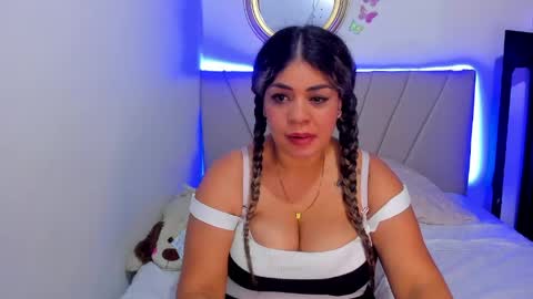 latinamav22 online show from April 30, 10:14 pm