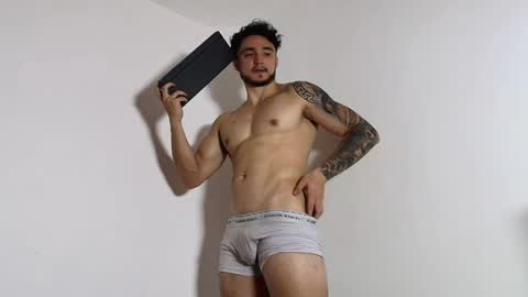 Snapshot of latinboyvip_ chatting on June 6, 2:38 am LatinBoyVIP Colombian online show from June 6, 2:38 am
