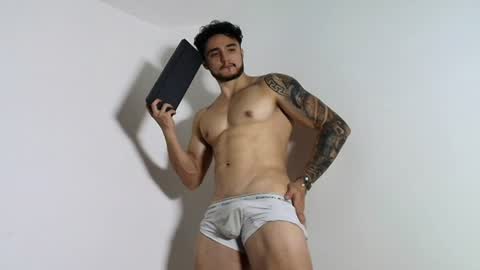 Snapshot of latinboyvip_ chatting on June 12, 3:05 am LatinBoyVIP Colombian online show from June 12, 3:05 am