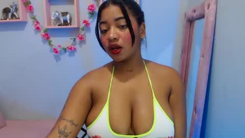 Snapshot of latinbrunett1 chatting on July 20, 9:50 pm latinbrunett1 online show from July 20, 9:50 pm