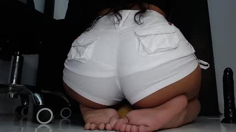 Snapshot of latinfeetqos chatting on December 29, 5:53 am Martina April online show from December 29, 5:53 am