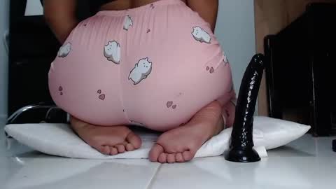 Snapshot of latinfeetqos chatting on January 14, 5:08 am Martina April online show from January 14, 5:08 am