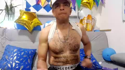 latinmartin254 online show from September 26, 1:20 am