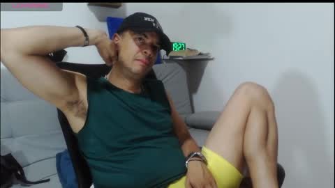 Snapshot of latinmartin254 chatting on April 10, 12:27 am latinmartin254 online show from April 10, 12:27 am
