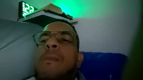 Snapshot of latinmartin254 chatting on April 21, 3:13 am latinmartin254 online show from April 21, 3:13 am