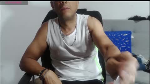 Snapshot of latinmartin254 chatting on April 23, 1:51 am latinmartin254 online show from April 23, 1:51 am