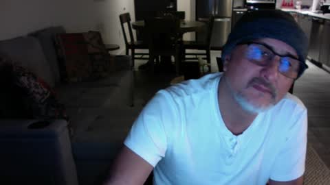 Snapshot of latinnous chatting on December 17, 8:01 am QS - INDEPENDENT MODEL online show from December 17, 8:01 am