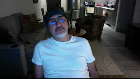 Snapshot of latinnous chatting on December 24, 7:06 am QS - INDEPENDENT MODEL online show from December 24, 7:06 am