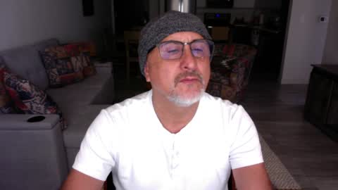 Snapshot of latinnous chatting on January 18, 6:32 pm QS - INDEPENDENT MODEL online show from January 18, 6:32 pm