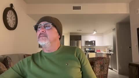 Snapshot of latinnous chatting on March 11, 5:16 am QS - INDEPENDENT MODEL online show from March 11, 5:16 am