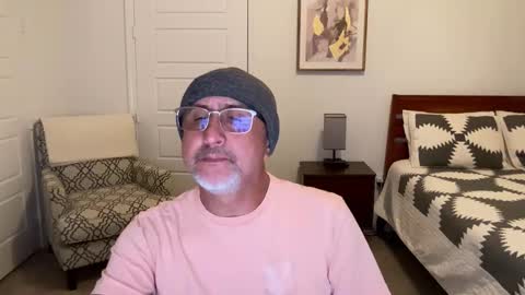 Snapshot of latinnous chatting on October 17, 3:42 am QS - INDEPENDENT MODEL online show from October 17, 3:42 am