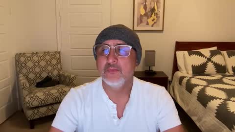 Snapshot of latinnous chatting on October 19, 3:18 am QS - INDEPENDENT MODEL online show from October 19, 3:18 am