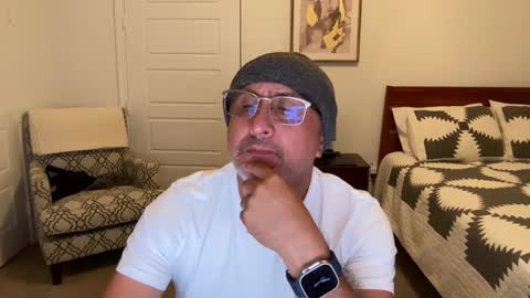 Snapshot of latinnous chatting on October 24, 4:31 am QS - INDEPENDENT MODEL online show from October 24, 4:31 am