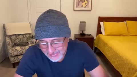 Snapshot of latinnous chatting on October 27, 5:11 am QS - INDEPENDENT MODEL online show from October 27, 5:11 am