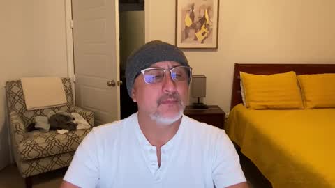 Snapshot of latinnous chatting on November 16, 5:57 am QS - INDEPENDENT MODEL online show from November 16, 5:57 am