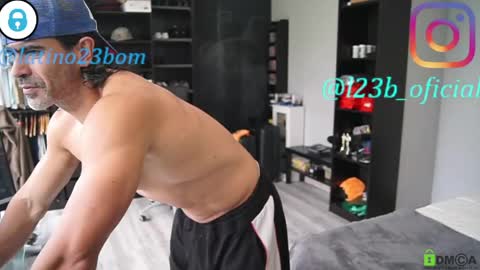 sam online show from May 1, 11:04 am