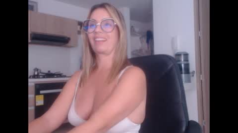 latinpaprika online show from February 9, 1:33 am