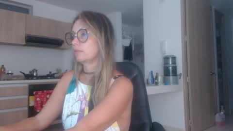 latinpaprika online show from October 19, 1:28 am