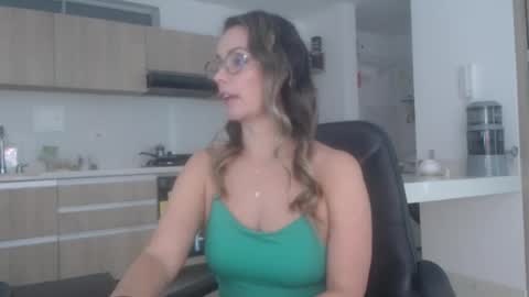 Snapshot of latinpaprika chatting on March 23, 2:10 pm latinpaprika online show from March 23, 2:10 pm