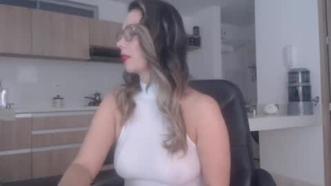 Snapshot of latinpaprika chatting on April 5, 12:02 pm latinpaprika online show from April 5, 12:02 pm
