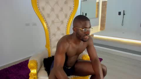 Snapshot of latrellx7 chatting on December 24, 12:22 pm LEANDRO online show from December 24, 12:22 pm