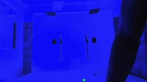 Snapshot of latrellx7 chatting on December 28, 12:03 pm LEANDRO online show from December 28, 12:03 pm