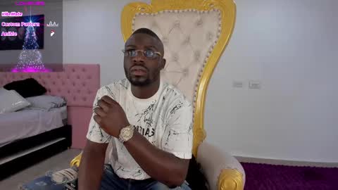 Snapshot of latrellx7 chatting on January 2, 11:52 am LEANDRO online show from January 2, 11:52 am