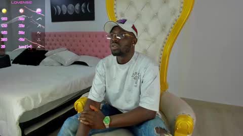 Snapshot of latrellx7 chatting on January 6, 12:13 pm LEANDRO online show from January 6, 12:13 pm