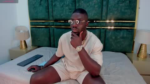 Snapshot of latrellx7 chatting on January 22, 12:38 pm LEANDRO online show from January 22, 12:38 pm