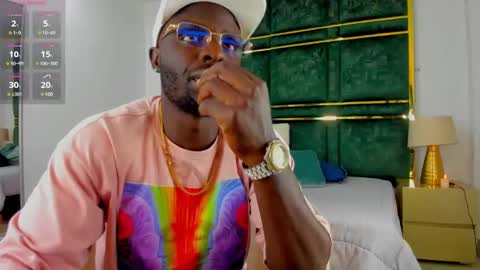 Snapshot of latrellx7 chatting on February 10, 11:46 am LEANDRO online show from February 10, 11:46 am